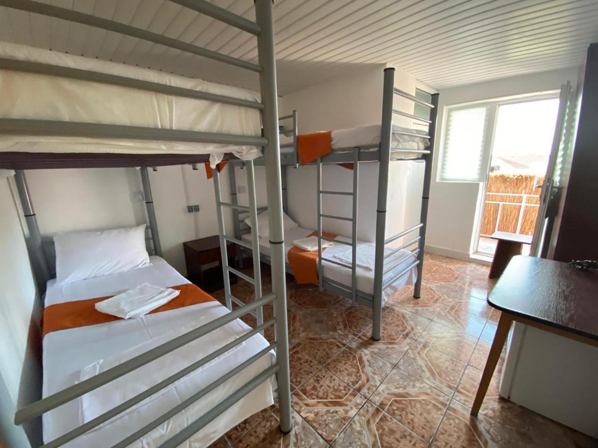 Casa Barbie Costinesti Hostel Buitenkant foto