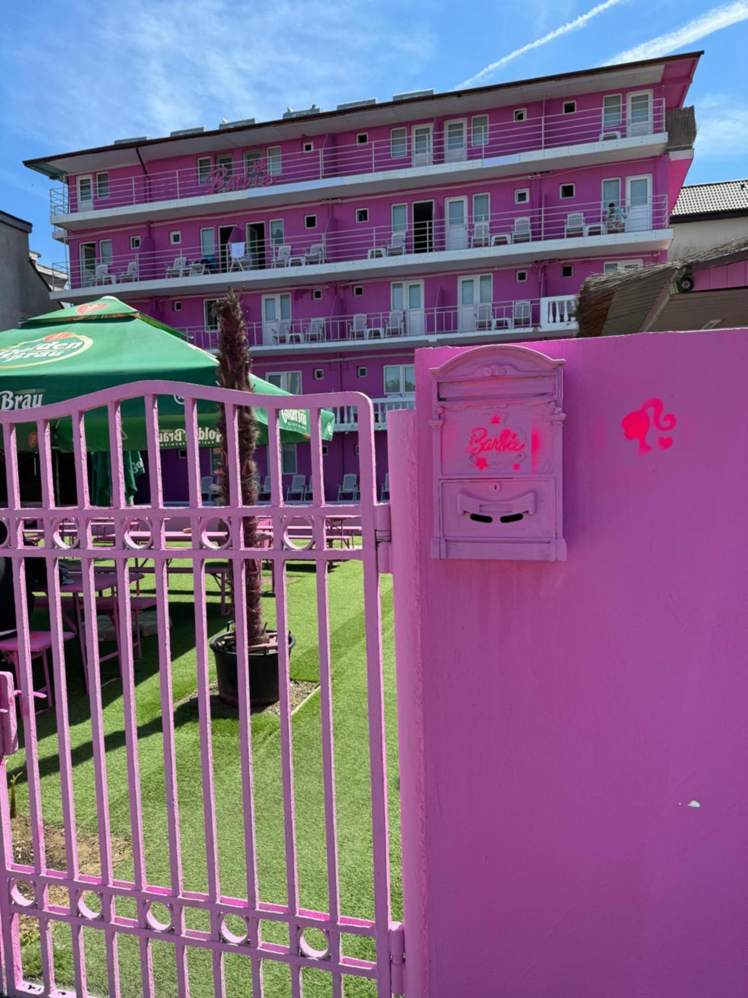 Casa Barbie Costinesti Hostel Buitenkant foto